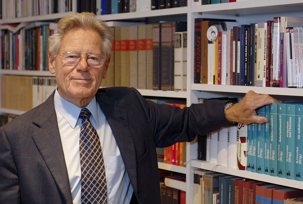 Theologian Fr. Hans Küng is pictured in his office in Tübingen, Germany, in February 2008. (CNS/KNA/Harald Oppitz)