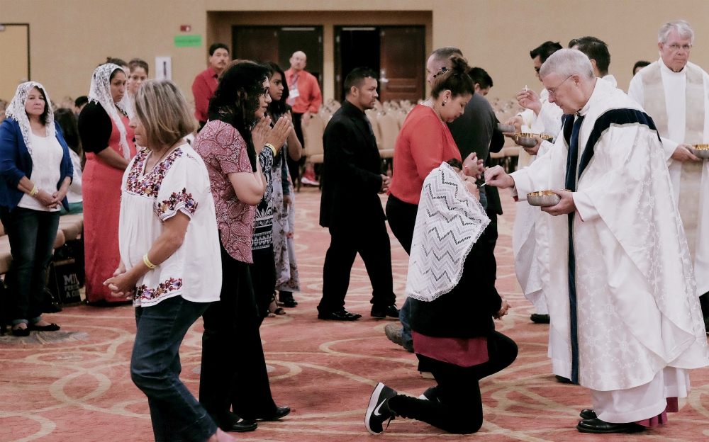 Bishop R. Walker Nickless distributes Communion during Mass July 29, 2017, at the 13th Annual Hispanic Congress of the Diocese of Sioux City, Iowa. (CNS/The Catholic Globe/Jerry L. Mennenga)