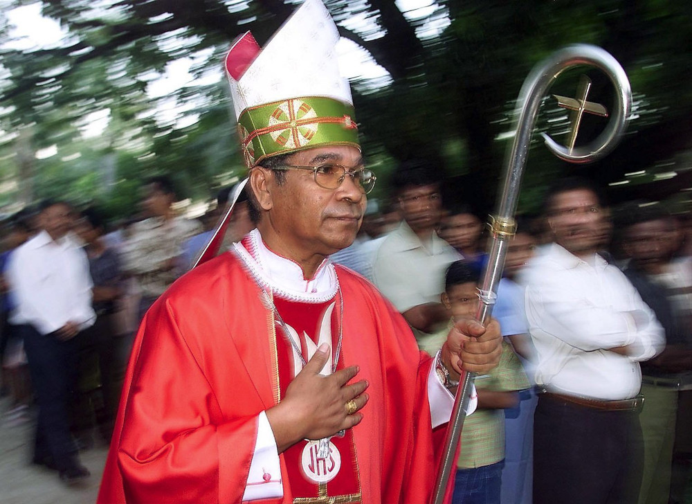 East Timorese Bishop Carlos Filipe Ximenes Belo arrives for an outdoor Mass in Dili May 19, 2002, the day before East Timor officially became an independent nation. (CNS photo/Darren Whiteside, Reuters)