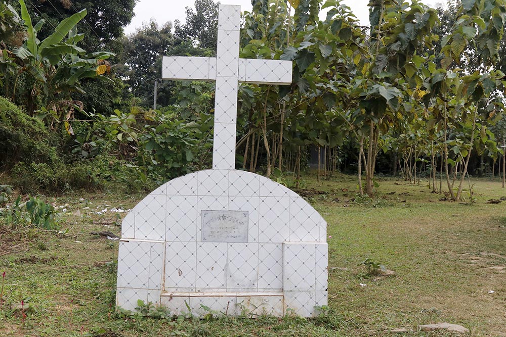 The burial place of Piren Snal, where prayers are held on Jan. 3 every year. (Stephan Uttom Rozario)