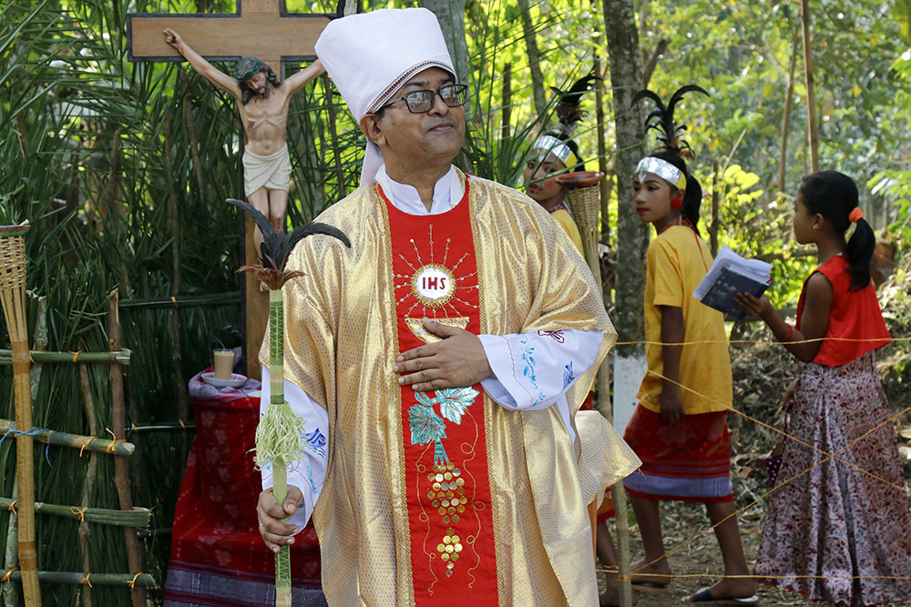 A Catholic priest visits the Garo to offer Mass. (Stephan Uttom Rozario)