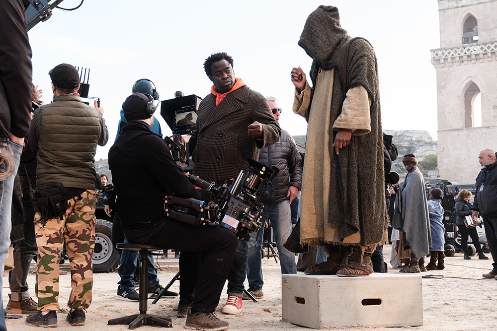 Director Jeymes Samuel on the set of "The Book of Clarence" (Moris Puccio)