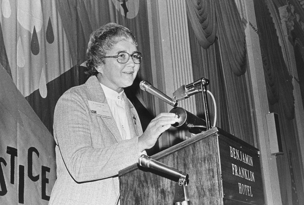 Mercy Sr. Theresa Kane, then president of the Leadership Conference of Women Religious, addresses the organization's assembly in Philadelphia in August 1980. (NCR photo/Mary Bader Papa)