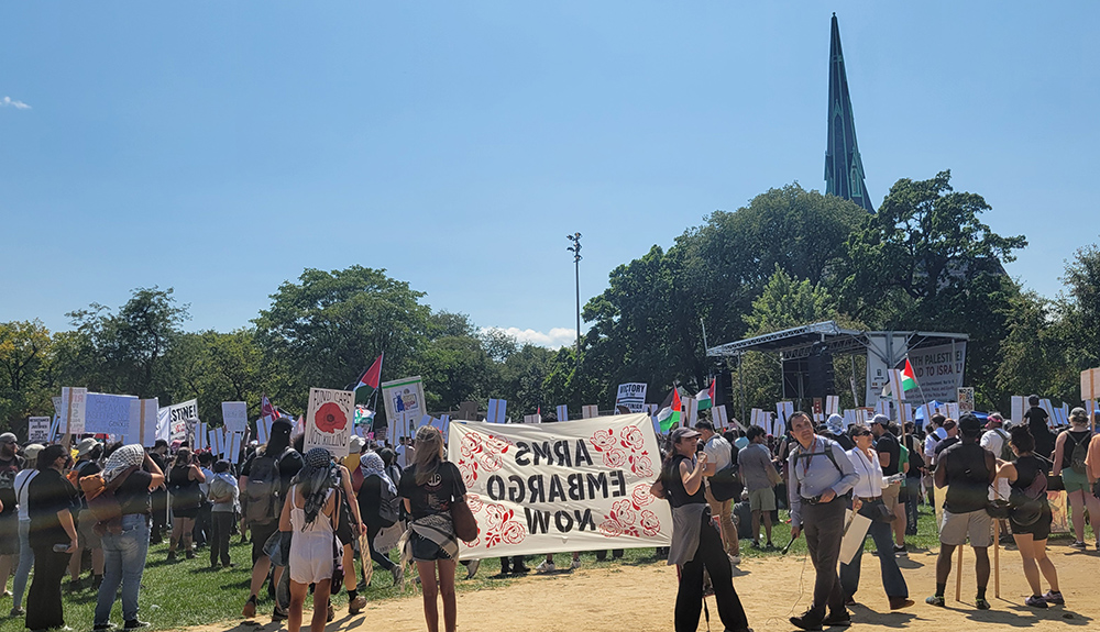 Thousands of protesters participate in the "March on the DNC" on the opening day of the Democratic National Convention, Aug. 19 in Chicago. (NCR photo/Heidi Schlumpf)