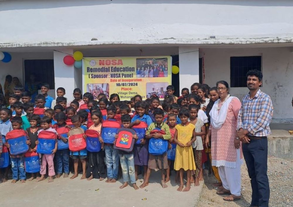 Sr. Roselyne Karakkattu satands with children of the Musahar Dalit community in Bihar, eastern India. 