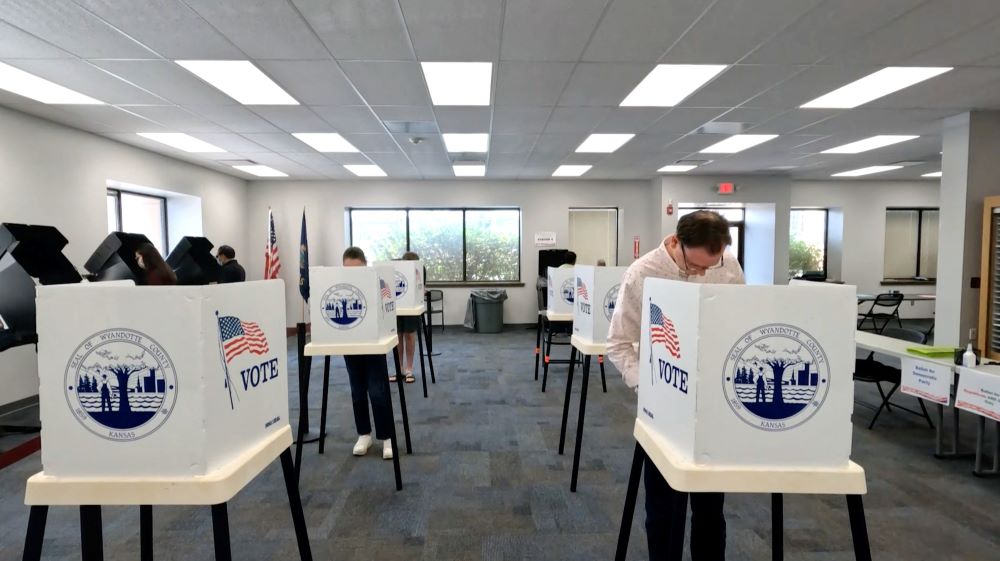 Voters mark their ballots during the primary election and abortion referendum at a Wyandotte County polling station in Kansas City, Kansas, Aug. 2. (CNS/Reuters/Eric Cox)