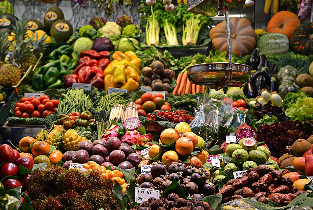 Frutis and vegetables for sale in a market (RNS/Unsplash/ja ma)