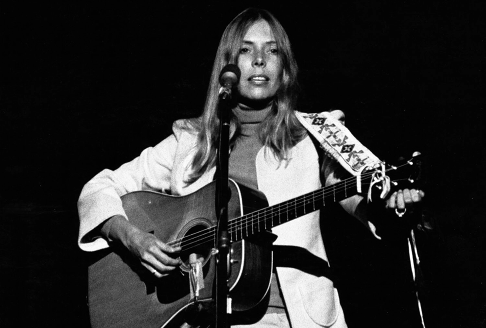 Joni Mitchell in concert at Universal Amphitheater in 1974 (Wikimedia Commons/Paul C. Babin)