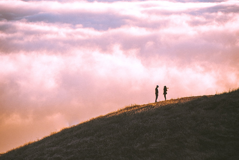 Couple on a hillside (Unsplash/Casey Horner)