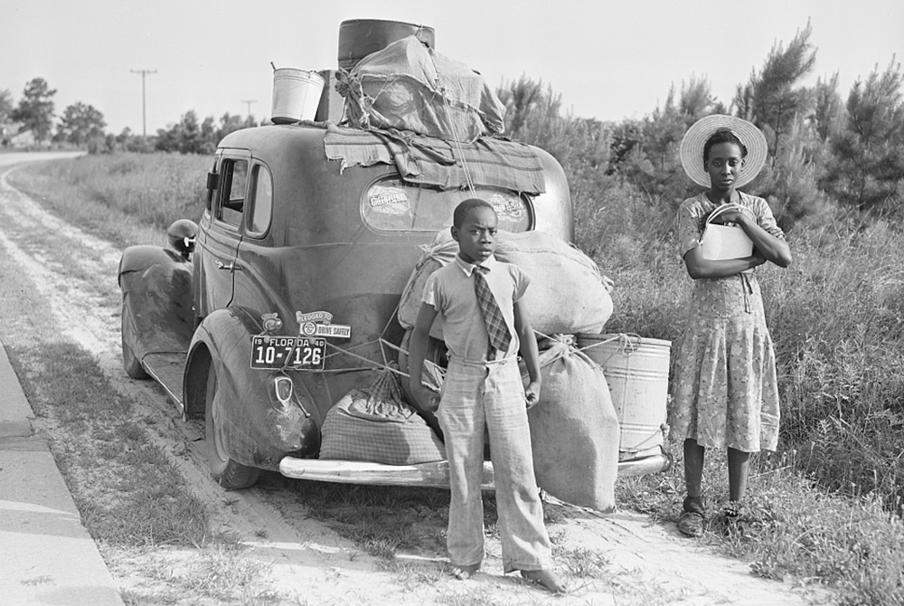 A group of Florida migrants are photographed in 1940 near Shawboro, North Carolina, on their way to Cranberry, New Jersey, to pick potatoes. (Library of Congress/FSA-OWI Collection/Jack Delano)