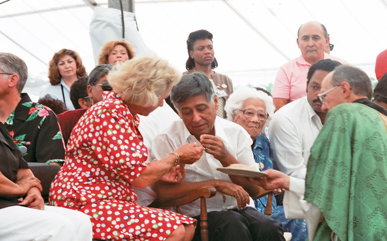 Cesar Chavez breaks his 36-day fast on Aug. 21, 1988, in Delano, Calif. (Robin Becker)