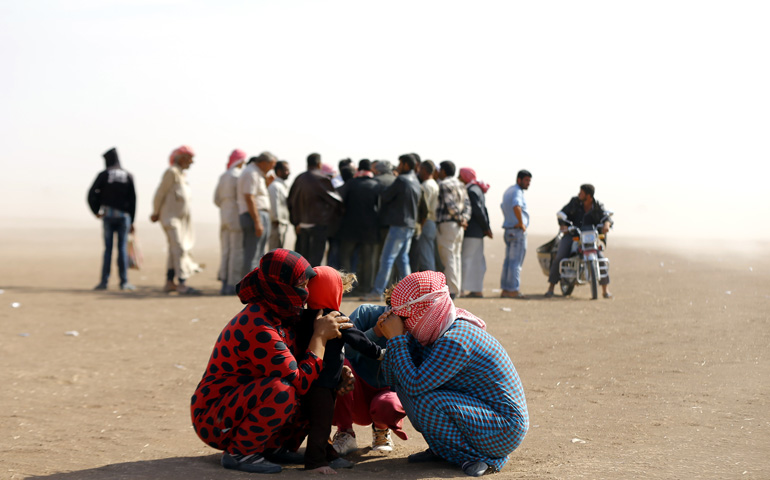  Syrian refugees wait at the Turkish border near Sanliurfa on Wednesday. (CNS/EPA/Sedat Suna)