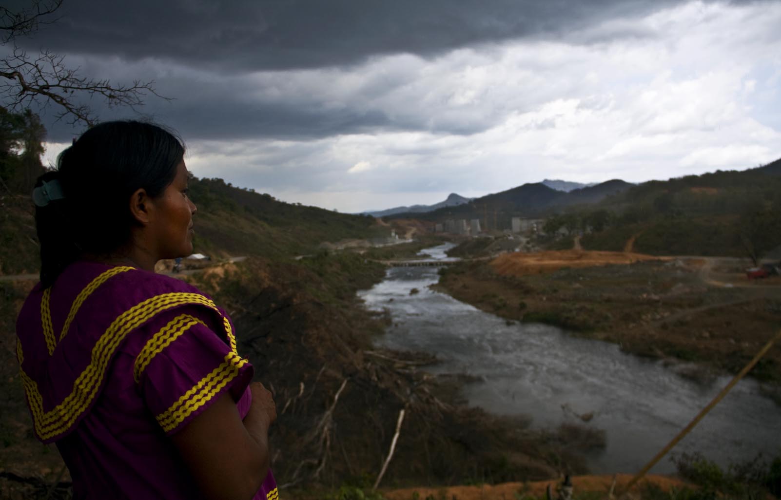 The Barro Blanco Dam, constructed downriver from the Ngäbe-Buglé Comarca or territory, has caused flooding of communities in the Comarca.