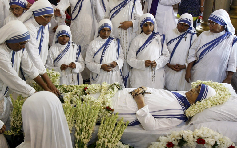 Missionaries of Charity sisters gather around the body of Sr. Nirmala Joshi inside a church Tuesday in Kolkata, India. (CNS/Reuters/Rupak De Chowdhuri)