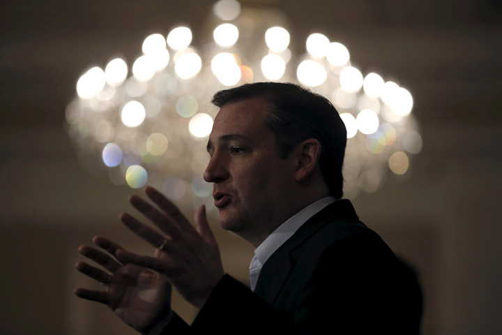 U.S. Republican presidential candidate Ted Cruz speaks to the media before a campaign rally in Glen Ellyn, Ill., on March 14, 2016. (Reuters/Jim Young)