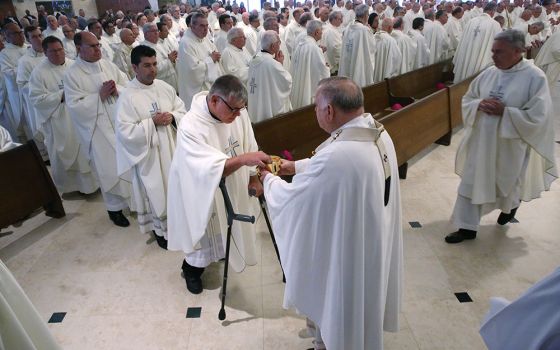 Miami Archbishop Thomas Wenski distributes Communion during Mass at St. Pius X Catholic Church during the U.S. Conference of Catholic Bishops' 2018 spring assembly in Fort Lauderdale, Florida. (CNS/Bob Roller)