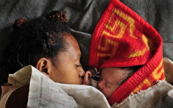 A woman sleeps with her baby in the maternity ward of a hospital in Goroka in the Eastern Highlands Province of Papua New Guinea in 2009. (Grist/Fairfax Media via Getty Images/Jason South)