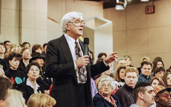 Phil Donahue hosts his television show in New York on Jan. 27, 1993. Donahue, whose pioneering daytime talk show launched an indelible television genre, died Aug. 18. He was 88. (AP/Mark Lennihan, File)