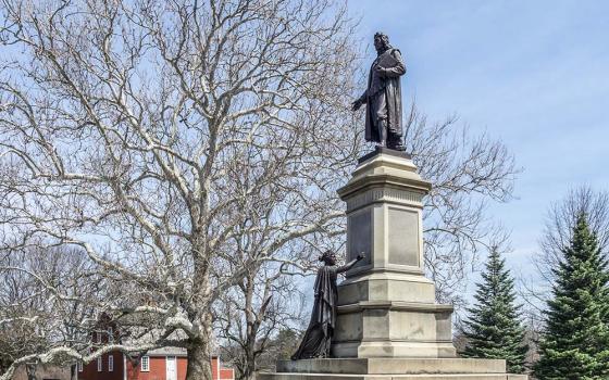 A statue of Roger Williams, 17th-century Puritan minister and champion of religious liberty, stands in Providence, Rhode Island. (Wikimedia Commons/Kenneth C. Zirkel)