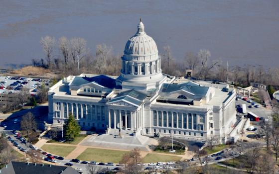 The Missouri State Capitol building in Jefferson City (Wikimedia Commons/KTrimble)