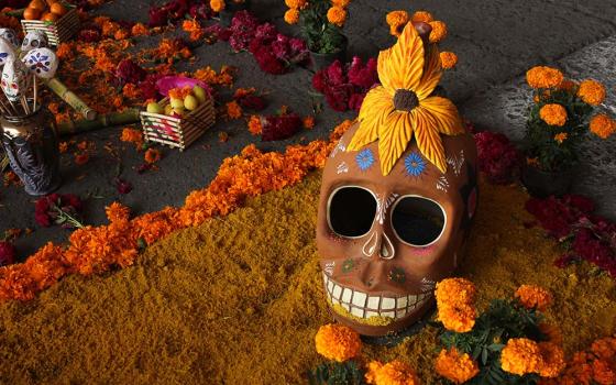 Dia de Los Muertos skull (Wikimedia Commons/TanyaCh Sa)