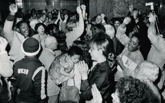 At the Joslyn Art Museum in Omaha, Nebraska, on April 14, 1982, members of Iowa Citizens for Community Improvement hear the news that InterNorth Inc. Board President Willis Strauss agrees to a meeting. (Courtesy of Omaha World Herald)