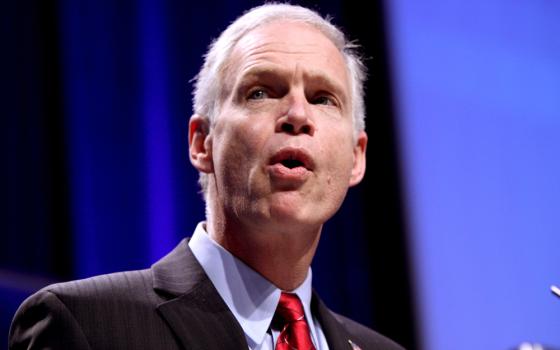 Sen. Ron Johnson (R-Wisconsin) speaking at CPAC 2011 in Washington, D.C. (Wikimedia Commons/Gage Skidmore)