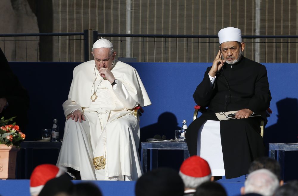Pope Francis and Egyptian Sheikh Ahmad el-Tayeb, grand imam of Al-Azhar
