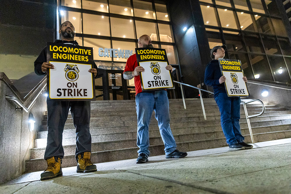 Union members from the Brotherhood of Locomotive Engineers and Trainmen form a picket line outside the NJ Transit headquarters on May 16, 2025 in Newark, New Jersey. (AP/Stefan Jeremiah)