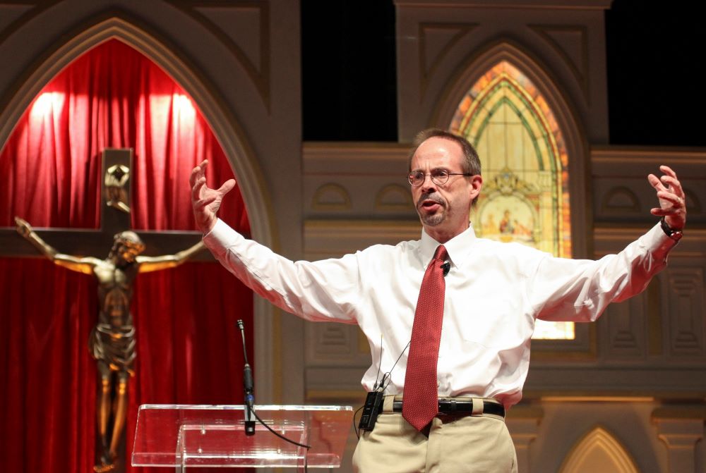 John L. Allen Jr., editor of Crux and former National Catholic Reporter Rome correspondent, shares personal insight about St. John Paul II, Pope Benedict XVI and Pope Francis during the 2016 Eucharistic Congress in Atlanta. Allen died Jan. 22. (CNS/Georgia Bulletin/Michael Alexander)