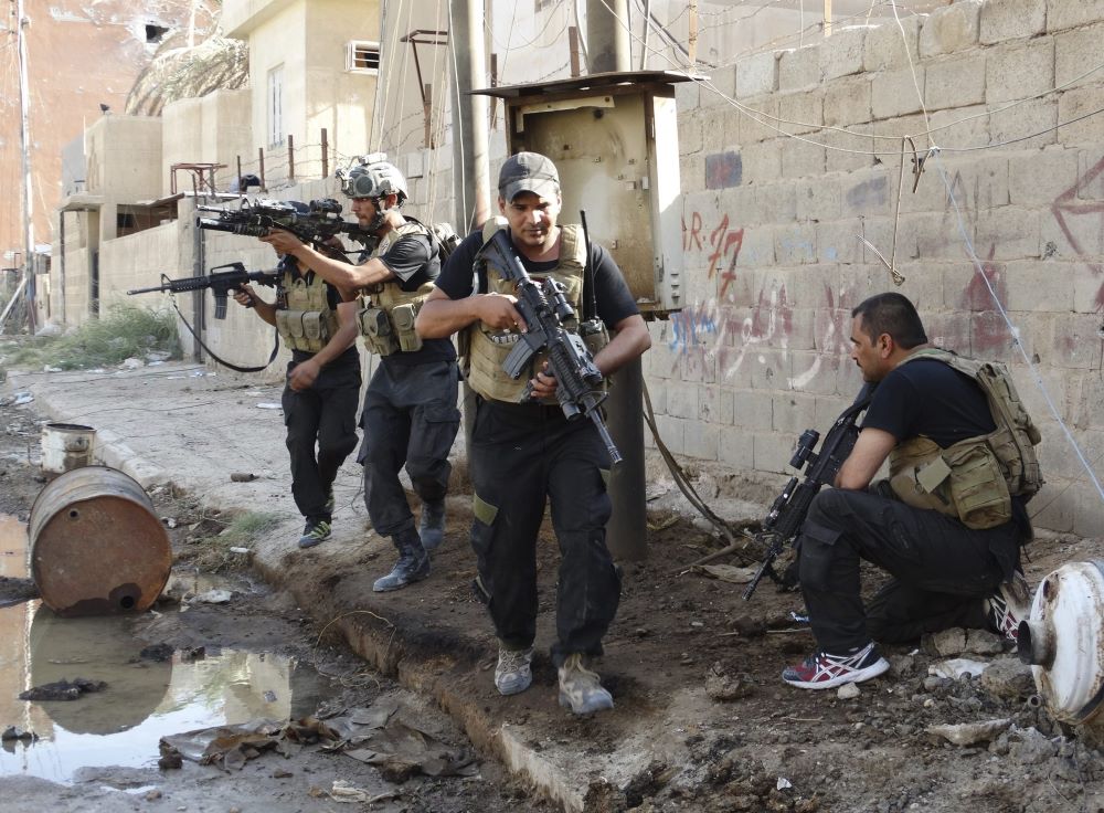 Members of the Iraqi Special Operations Forces take their positions during clashes with the militant Islamic State in the city of Ramadi, Iraq, June 19, 2014. (OSV News/Reuters)