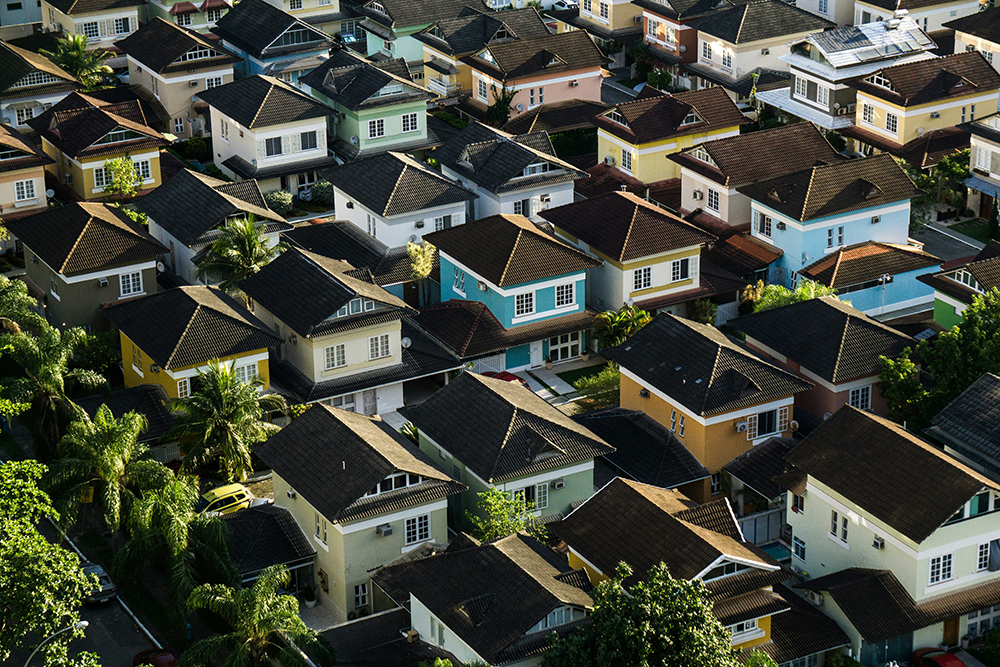 A neighborhood of houses (Unsplash/Breno Assis)