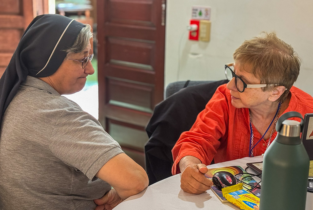 Sr. Graciela Laino, of the Auxiliary Parish Sisters of St. Mary, right, talks with Sr. María Inés Castellaro, general secretary of the Confederation of Latin American and Caribbean Religious and a member of Hermanas de la Virgen Niña, during a meeting in the Dominican Republic March 21, 2026. (GSR photo/Rhina Guidos)