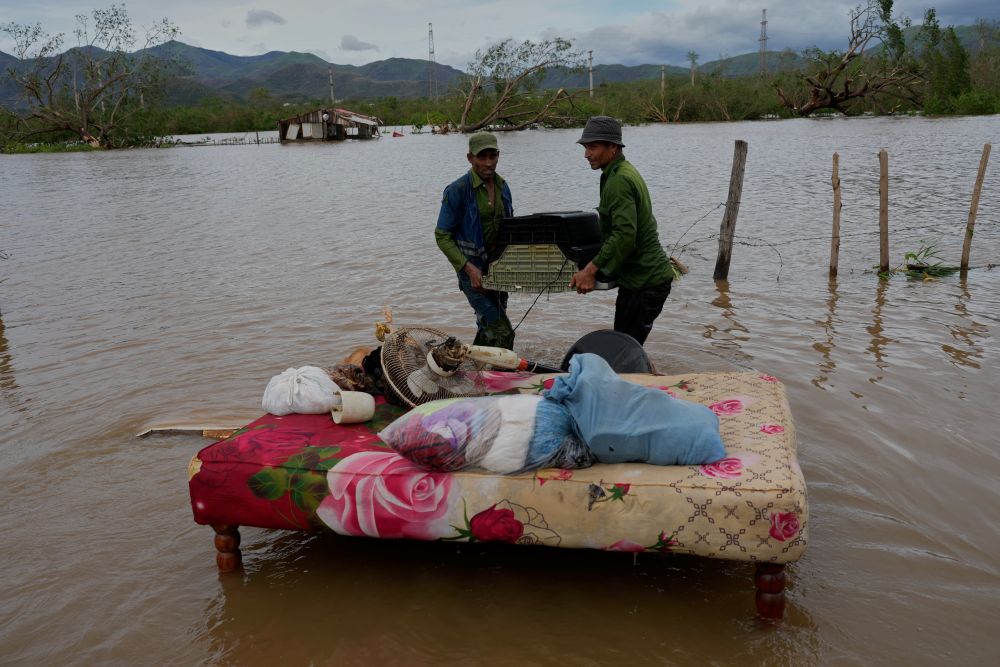 People recover belongings from a home flooded by Hurricane Melissa in Santiago de Cuba Oct. 29, 2025. (AP/Ramón Espinosa)
