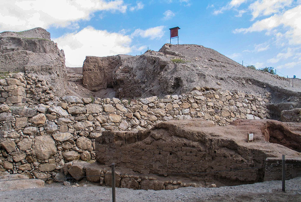 The archaeological site of Tell es-Sultan in the West Bank uncovers the remains of the ancient city of Jericho. (Wikimedia Commons/Bukvoed)
