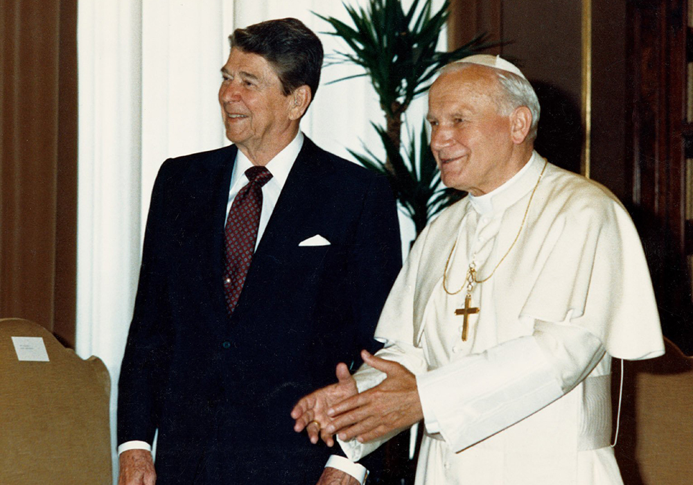 President Ronald W. Reagan meets with Pope John Paul II at the Vatican June 6, 1987. (CNS file photo)