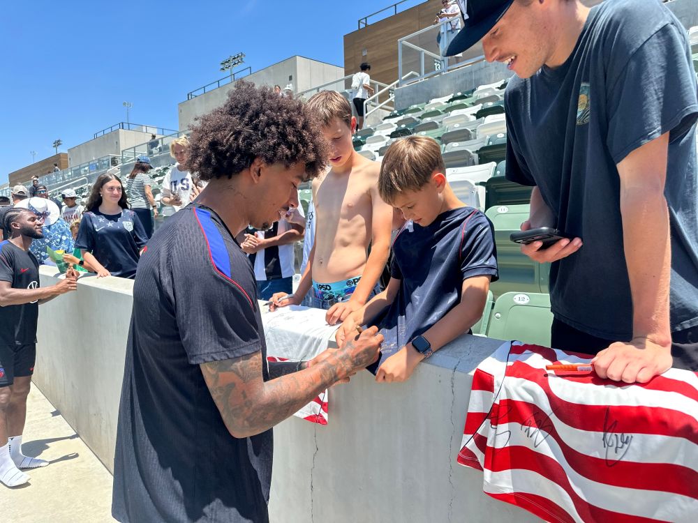 United States defender Chris Richards, front left, gives autographs to fans after the national team's first practice at its World Cup soccer tournament training base in Irvine, Calif., June 8, 2026. The international tournament begins July 11. (AP/Greg Beacham)