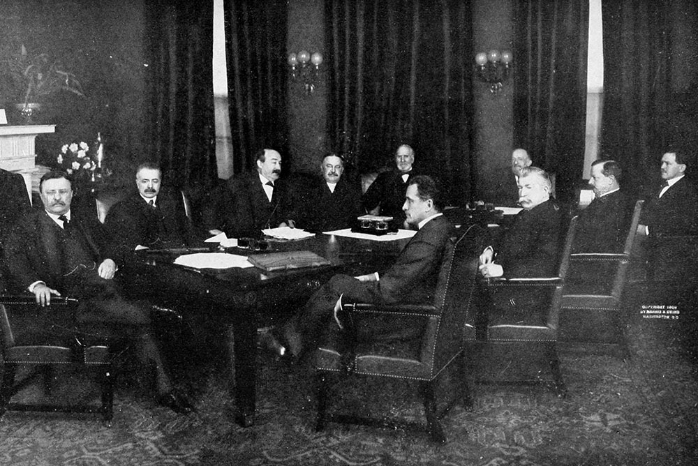 U.S. President Theodore Roosevelt, left, with his Cabinet in March 1909 (Wikimedia Commons)