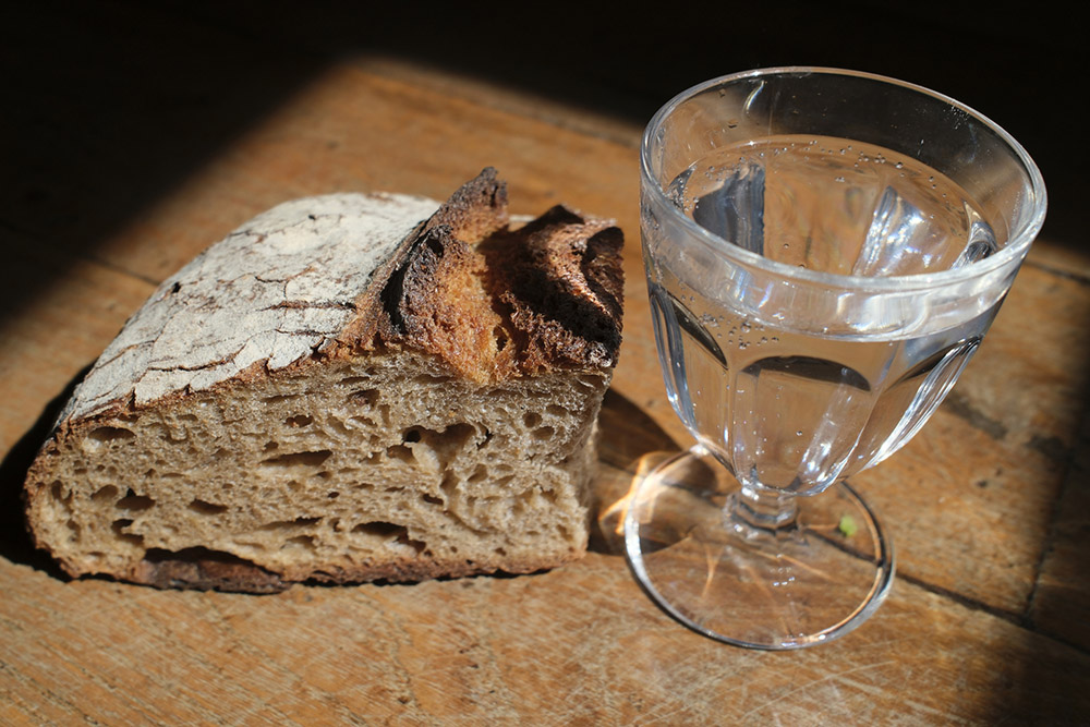 Slice of bread and a glass of water (Dreamstime/Pascal Deloche)