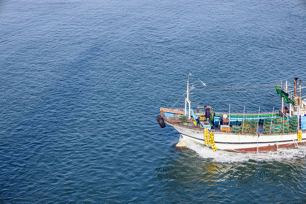 A South Korean fishing vessel on the water (Unsplash/Photos of Korea)