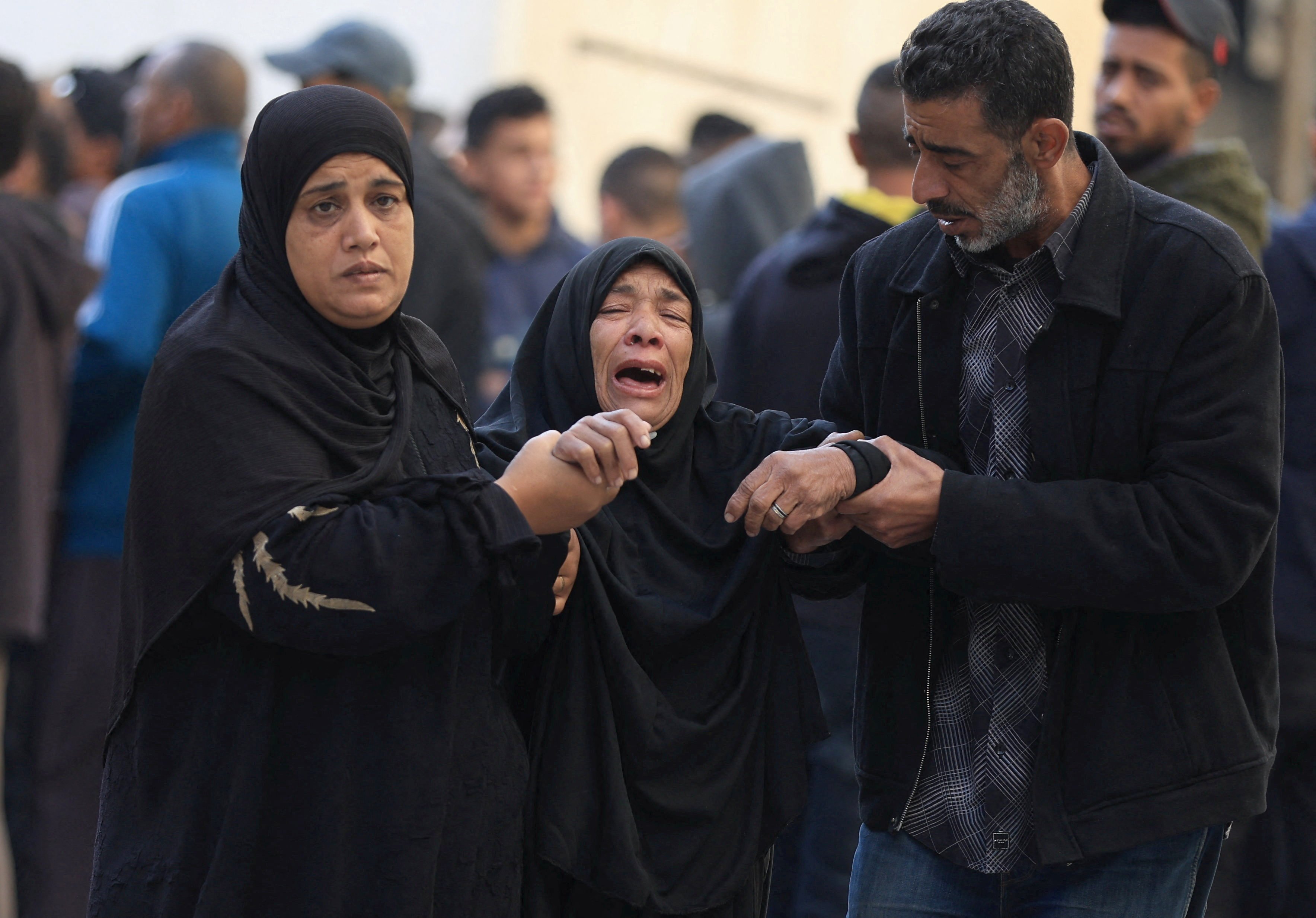 CNEW hospital Gaza mourners
