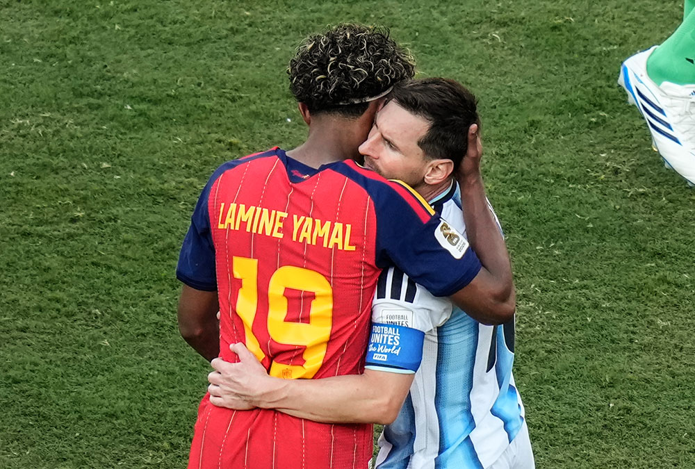 Spain's Lamine Yamal (19) and Argentina's Lionel Messi (10) embrace after during the World Cup final soccer match between Spain and Argentina in East Rutherford, N.J., near New York, Sunday, July 19, 2026. (AP/Seth Wenig)