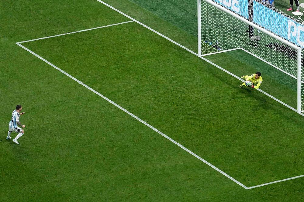 Egypt goalkeeper Mostafa Shoubir (23) saves a penalty kick by Argentina's Lionel Messi (10) during the World Cup round of 16 soccer match between Argentina and Egypt in Atlanta, July 7, 2026. (AP Photo/Chris Carlson)