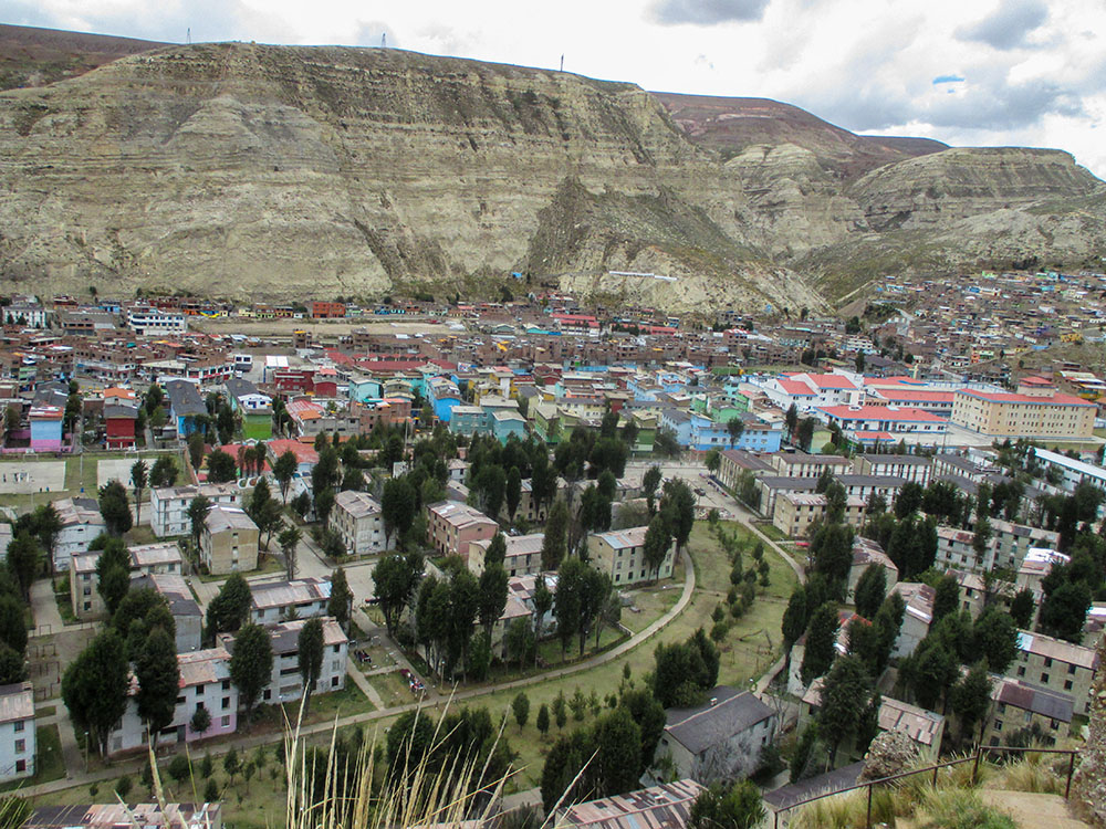 A view of La Oroya, Peru, is seen in 2014. (Wikimedia Commons/Jhonwikip)