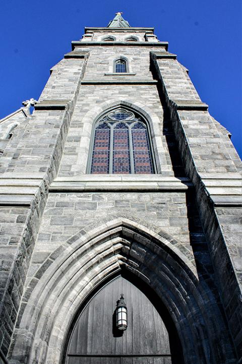 The façade of the Cathedral of St. Patrick in Norwich, Conn. (Wikimedia Commons/Farragutful)