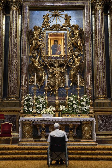 Pope Francis prays in front of the Marian icon "Salus Populi Romani" during a visit to pray the rosary at the Basilica of St. Mary Major in Rome May 31, 2022. (CNS/Vatican Media)