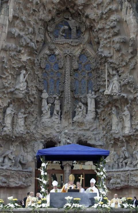 Pope Benedict XVI leads the Angelus prayer outside the Basilica of the Holy Family, or Sagrada Família, after consecrating the altar during a dedication ceremony at the church in Barcelona, Spain, Nov. 7, 2010. Pope Leo XIV will visit the famed basilica during his June 6-12, 2026, apostolic visit to Spain. (OSV News/Reuters/Albert Gea)