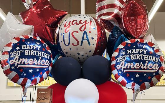 Independence Day balloons are displayed at a grocery store in Chicago, June 25, 2026. (AP photo/Nam Y. Huh)