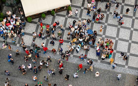 Crowd of people viewed from above (Unsplash/Laszlo D.)