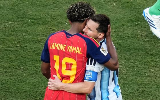 Spain's Lamine Yamal (19) and Argentina's Lionel Messi (10) embrace after during the World Cup final soccer match between Spain and Argentina in East Rutherford, N.J., near New York, Sunday, July 19, 2026. (AP/Seth Wenig)